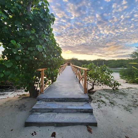 Surf Deck Hotel Thulusdhoo Ngoại thất bức ảnh
