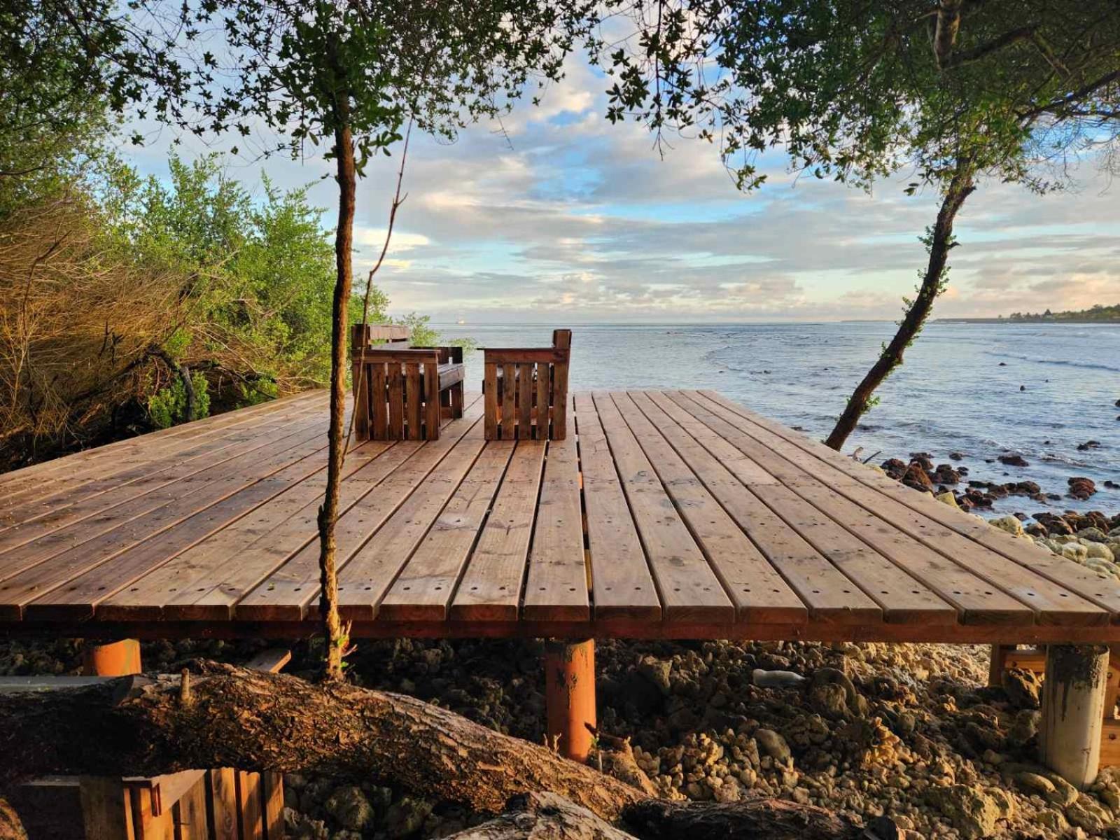 Surf Deck Hotel Thulusdhoo Ngoại thất bức ảnh