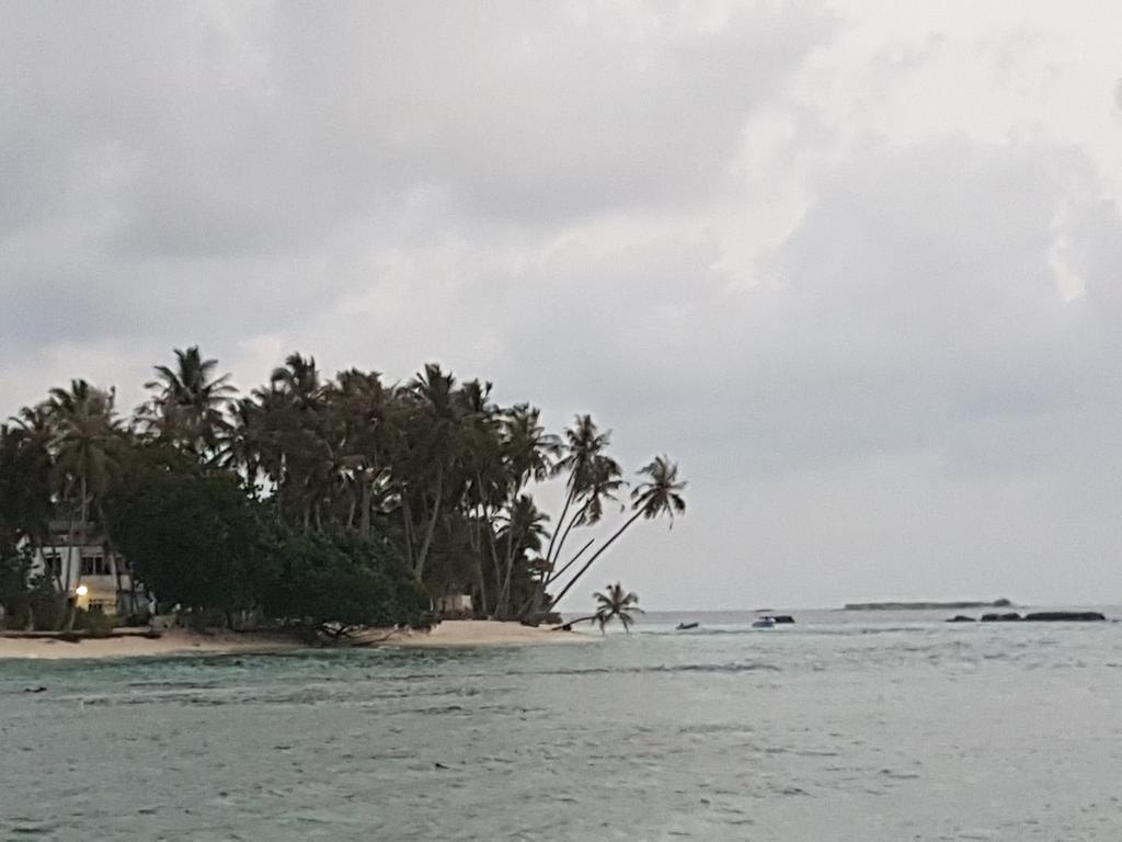 Surf Deck Hotel Thulusdhoo Ngoại thất bức ảnh