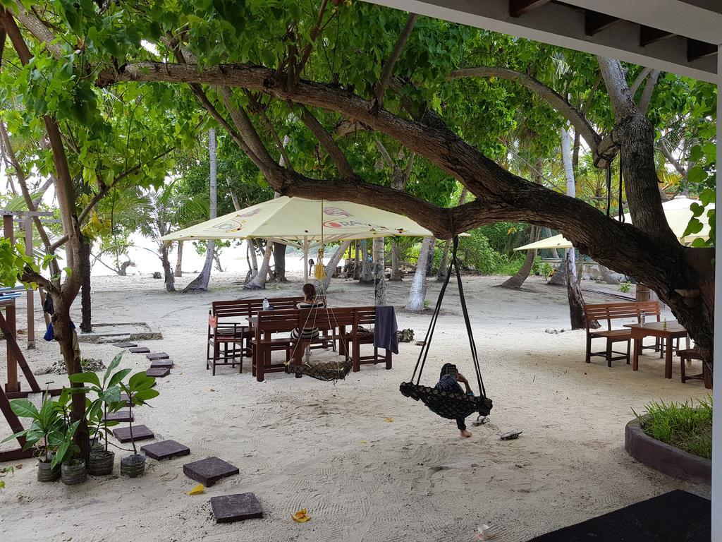 Surf Deck Hotel Thulusdhoo Ngoại thất bức ảnh
