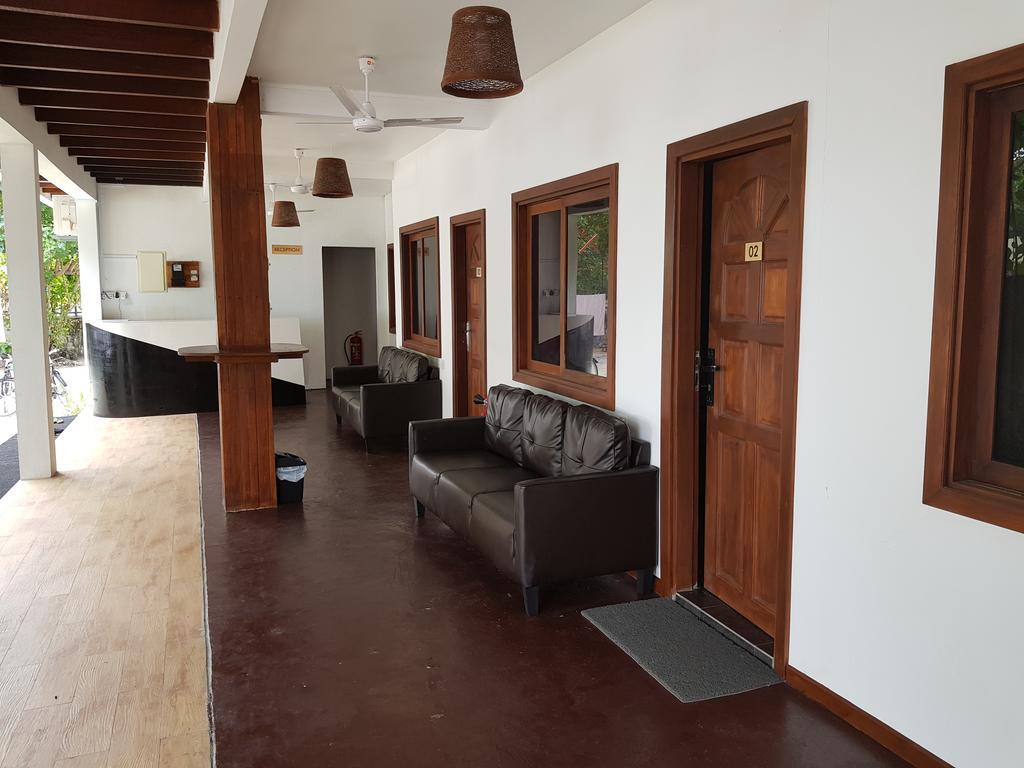 Surf Deck Hotel Thulusdhoo Ngoại thất bức ảnh