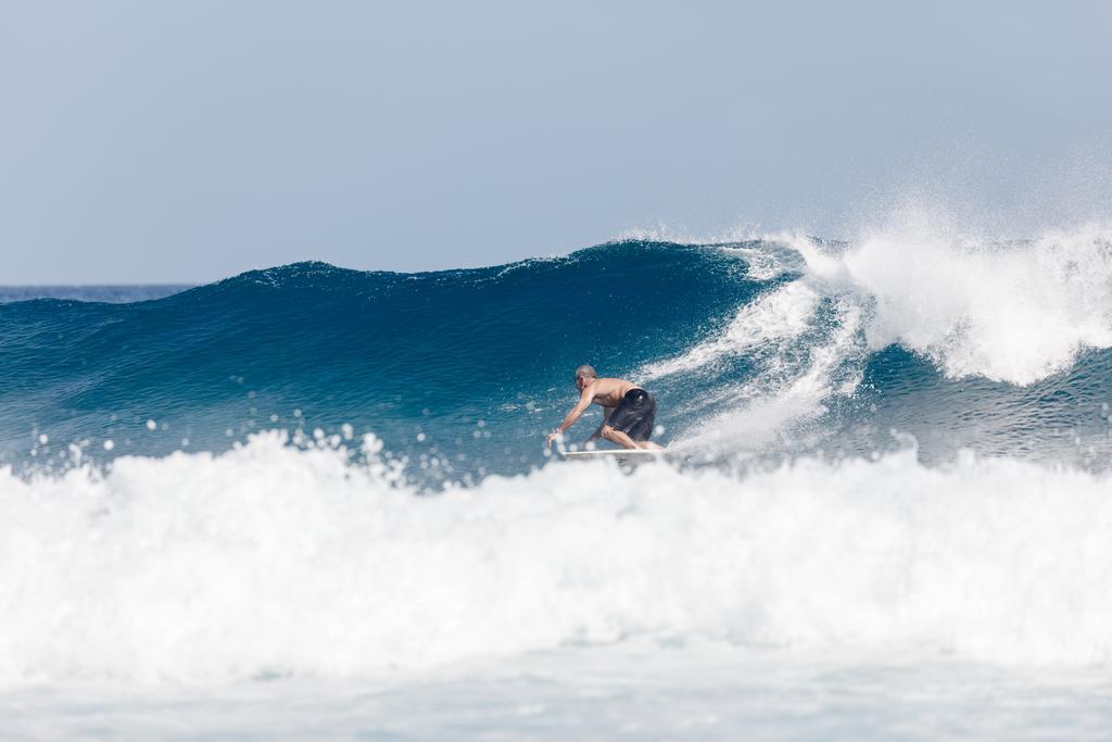 Surf Deck Hotel Thulusdhoo Ngoại thất bức ảnh