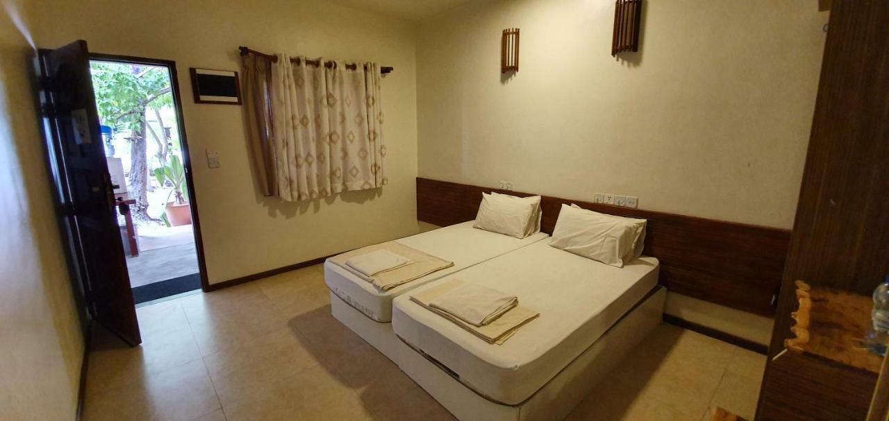 Surf Deck Hotel Thulusdhoo Ngoại thất bức ảnh