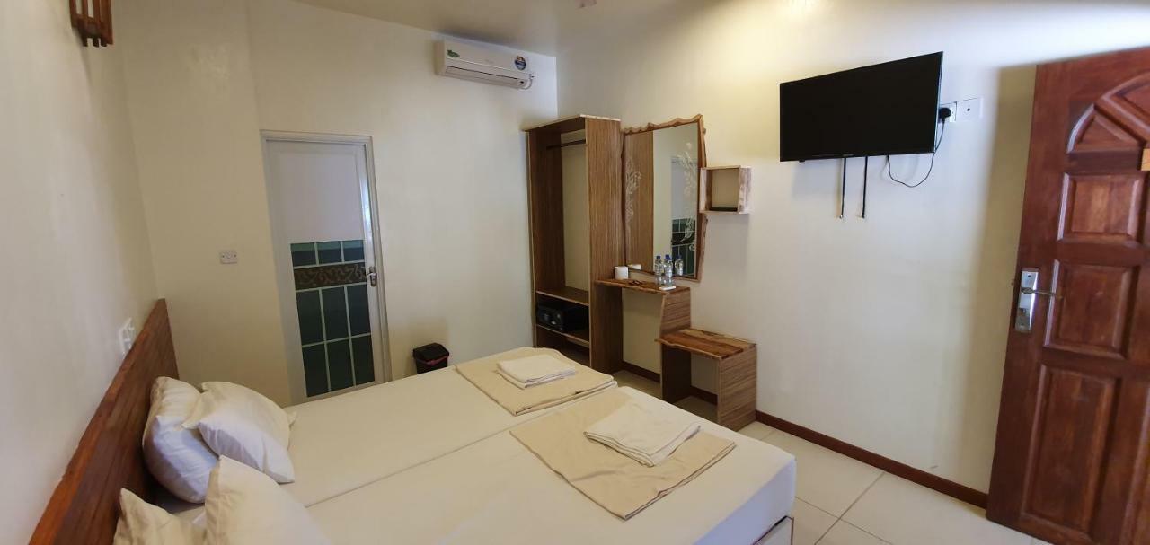 Surf Deck Hotel Thulusdhoo Ngoại thất bức ảnh