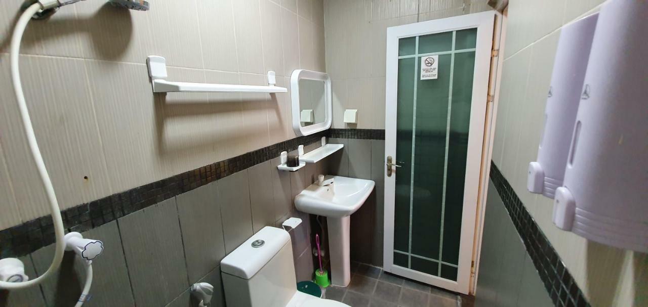 Surf Deck Hotel Thulusdhoo Ngoại thất bức ảnh