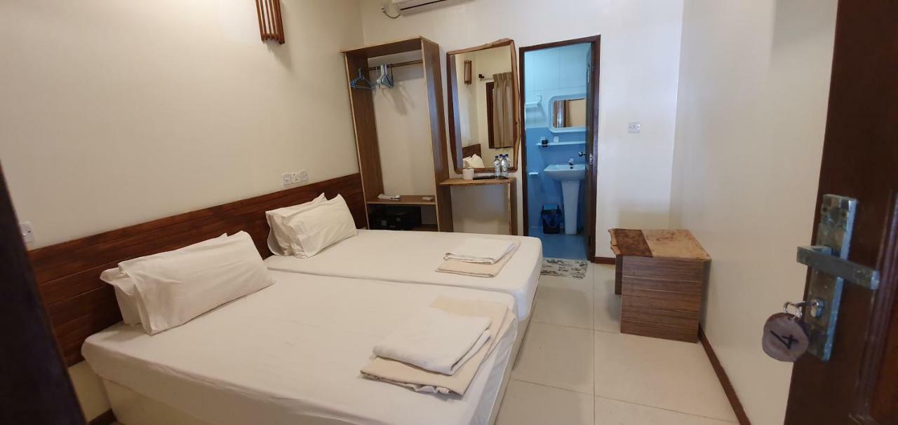 Surf Deck Hotel Thulusdhoo Ngoại thất bức ảnh