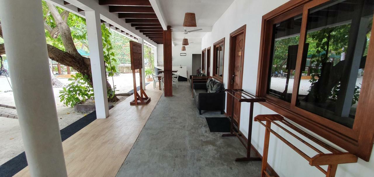 Surf Deck Hotel Thulusdhoo Ngoại thất bức ảnh