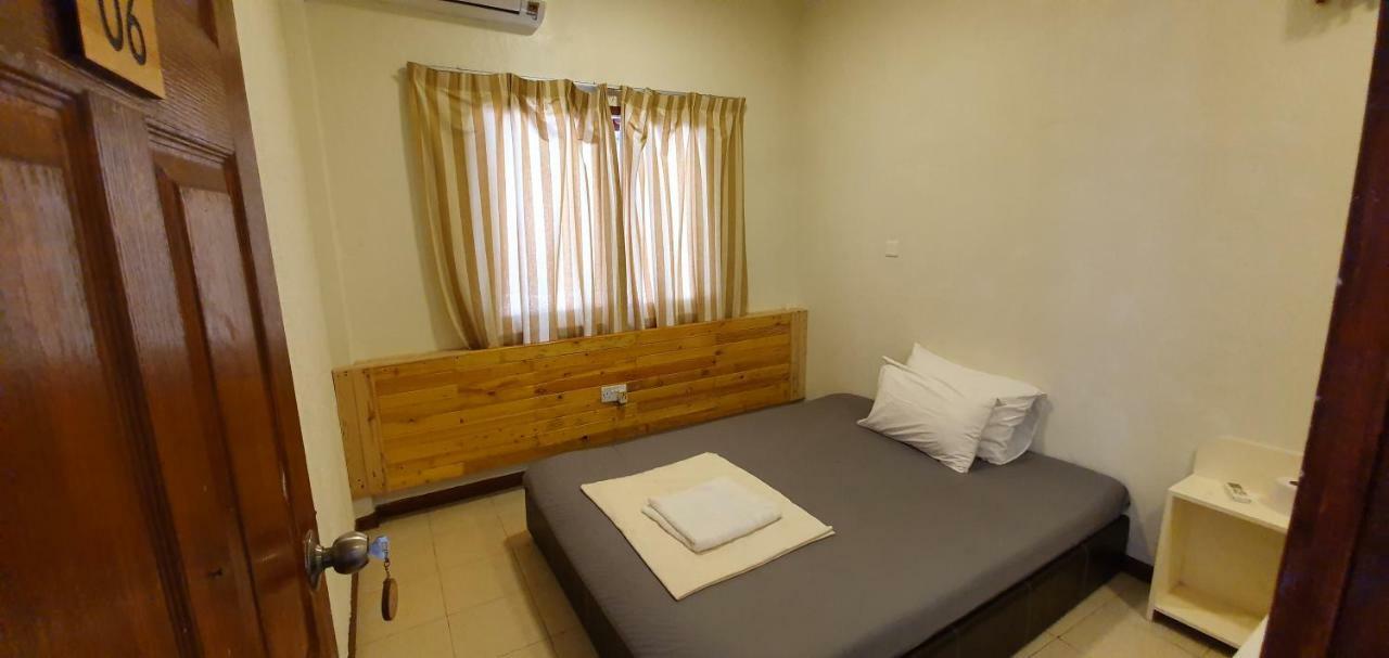 Surf Deck Hotel Thulusdhoo Ngoại thất bức ảnh