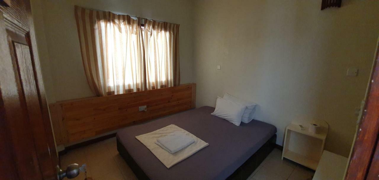 Surf Deck Hotel Thulusdhoo Ngoại thất bức ảnh