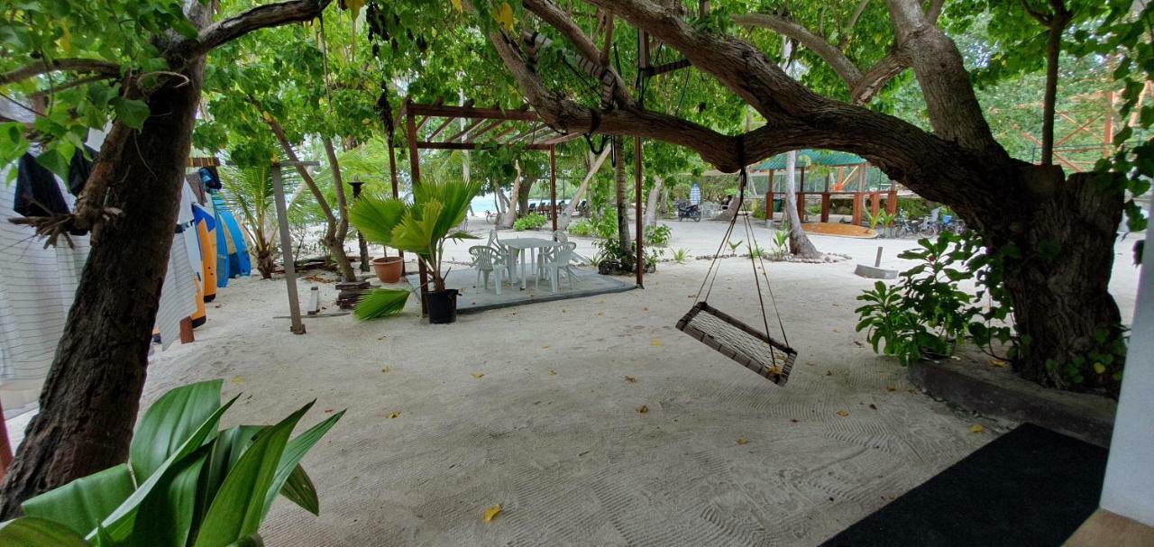 Surf Deck Hotel Thulusdhoo Ngoại thất bức ảnh