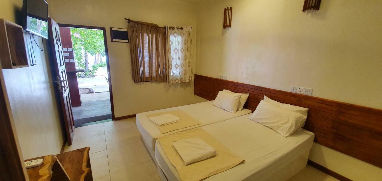 Surf Deck Hotel Thulusdhoo Ngoại thất bức ảnh