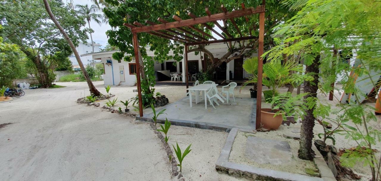 Surf Deck Hotel Thulusdhoo Ngoại thất bức ảnh