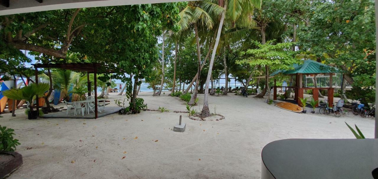 Surf Deck Hotel Thulusdhoo Ngoại thất bức ảnh